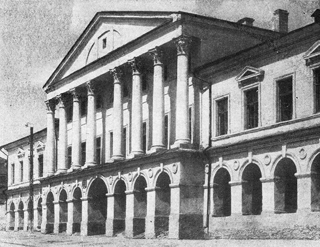 Здание бывшей духовной семинарии, в которой учился Н. Г. Чернышевский (ныне 25-я школа его имени)